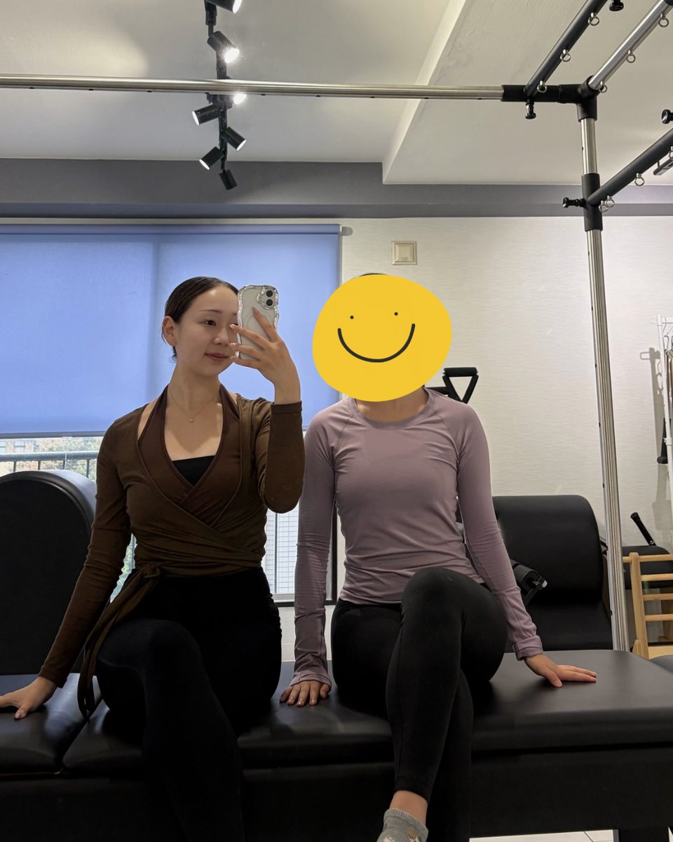 Dee Pilates インストラクターとマシンピラティススタジオ（キャデラック）